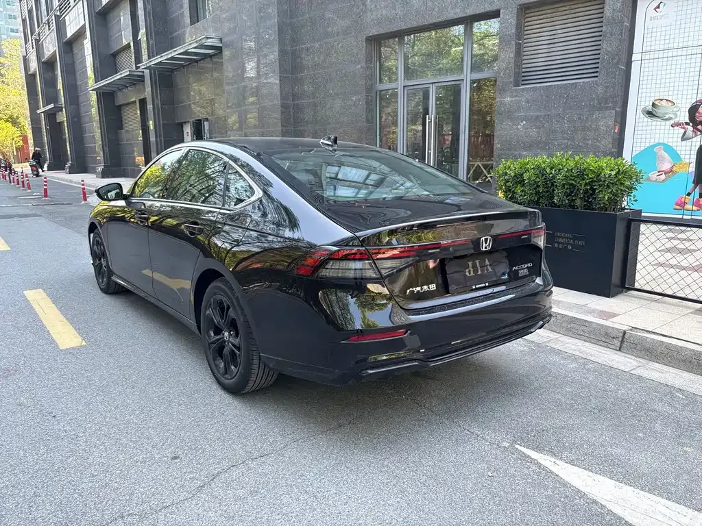 Honda Accord — фото 10