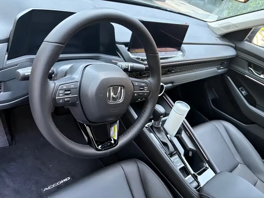 Honda Accord — фото 7