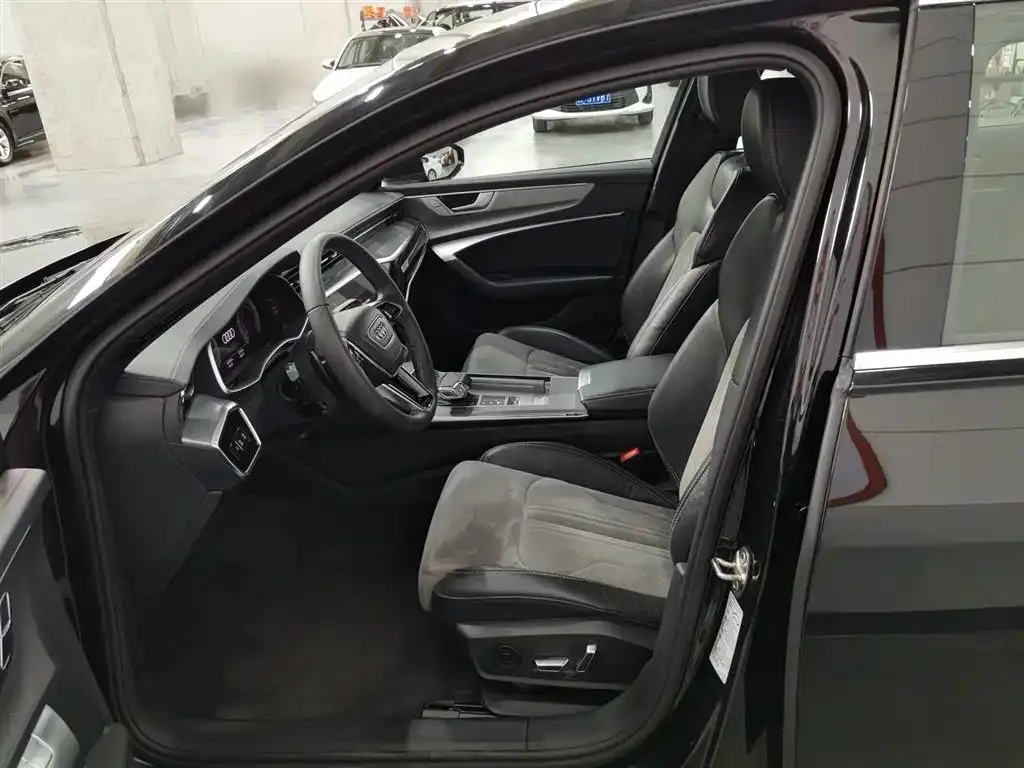 Audi A6L 2023 из CN, фото 10