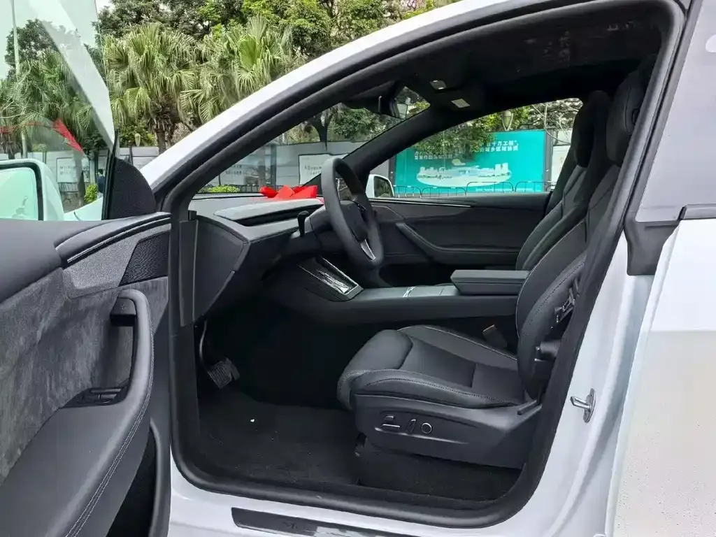 Tesla Model Y L 2025 из CN, фото 3