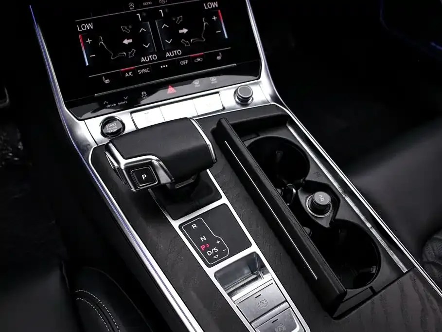 Audi A6L — фото 10