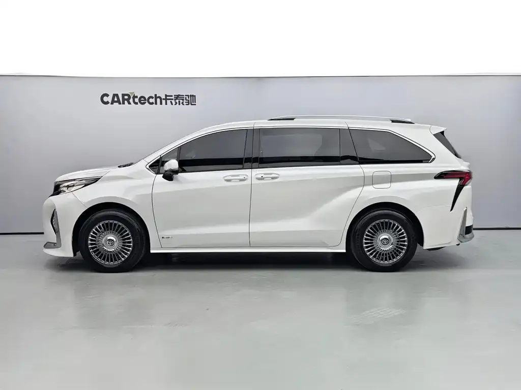 Toyota Sienna — фото 4