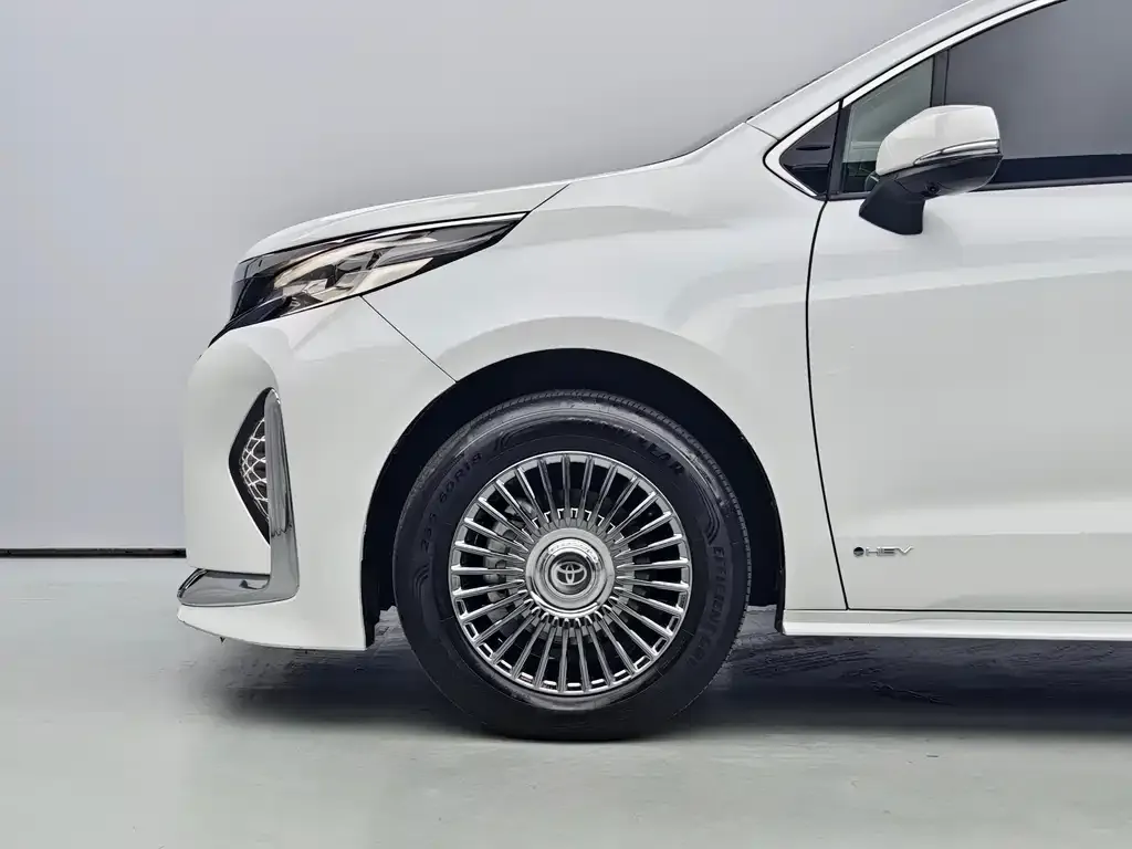 Toyota Sienna — фото 2