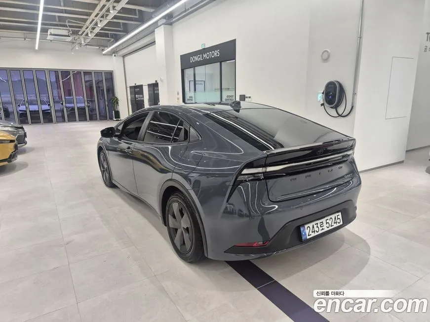Toyota Prius 2024 из KR, фото 9