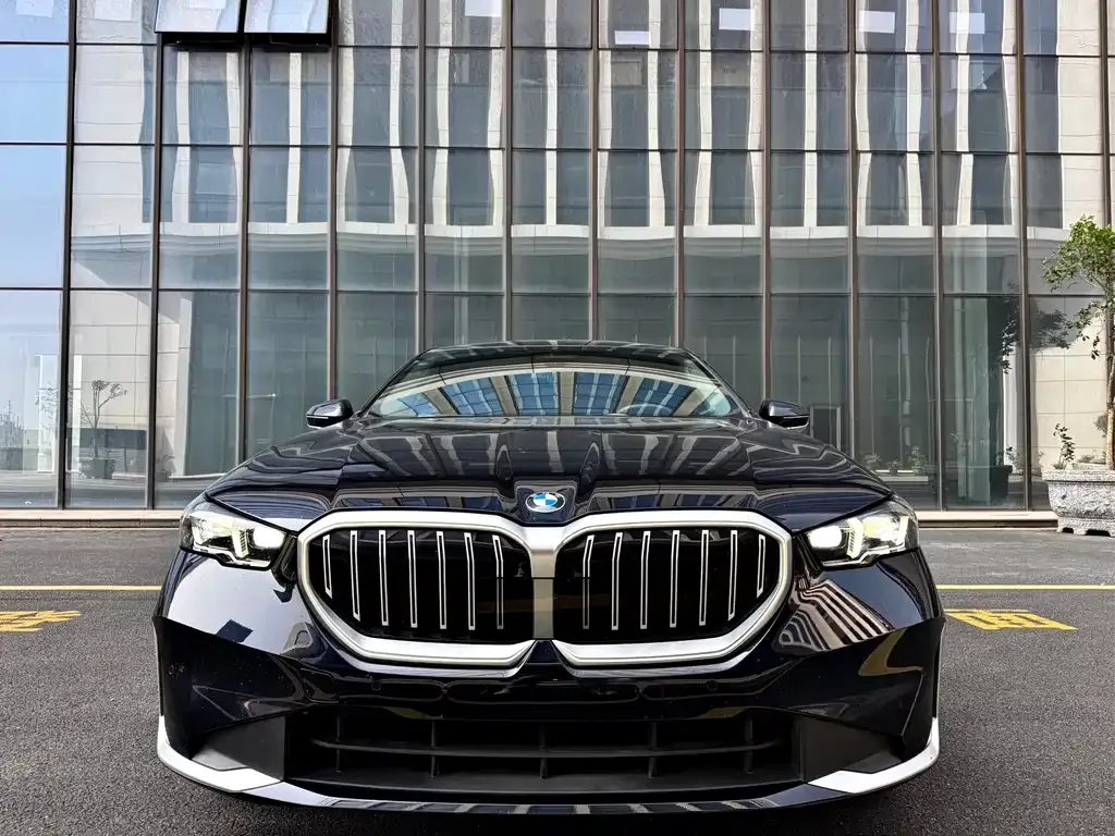 BMW 5 Series — фото 6