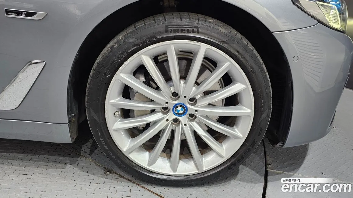 BMW 5-Series 2023 из KR, фото 8