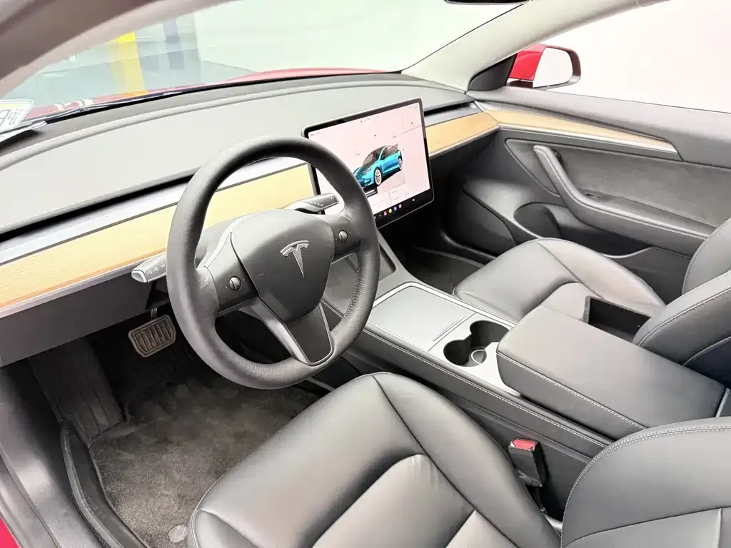 Tesla Model 3 — фото 8