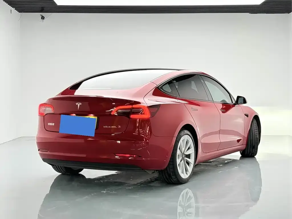 Tesla Model 3 — фото 4
