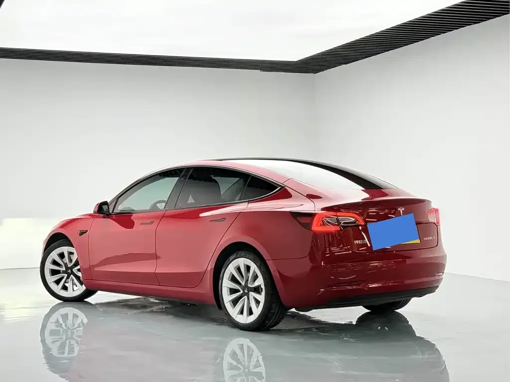 Tesla Model 3 — фото 7