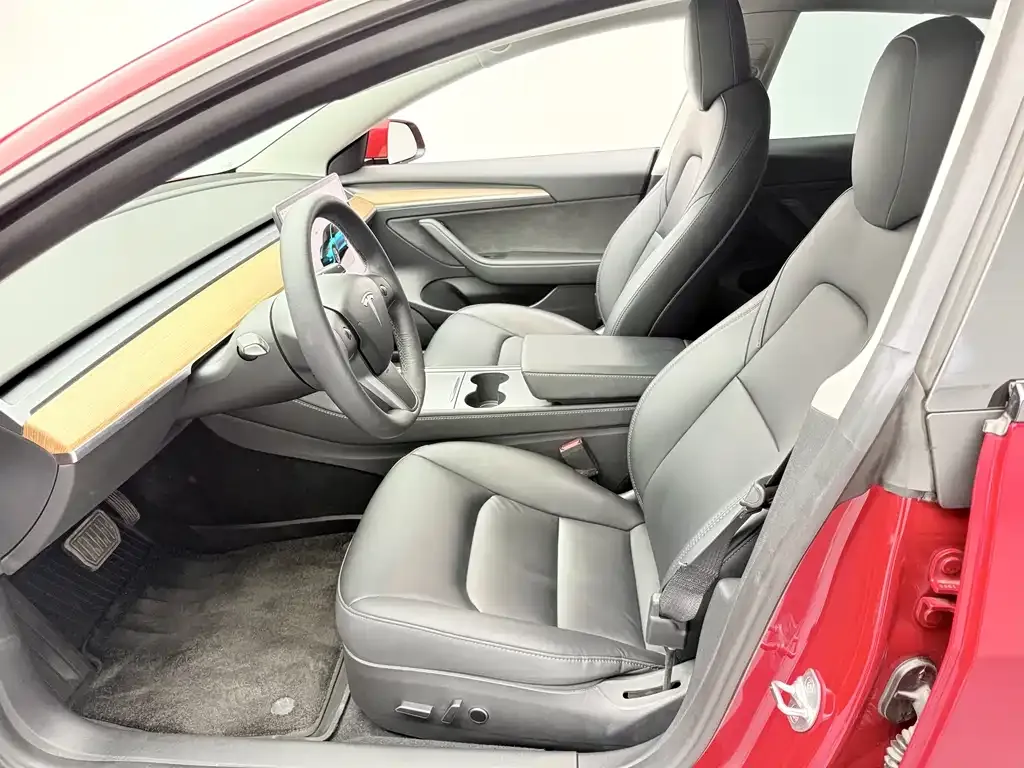 Tesla Model 3 — фото 10
