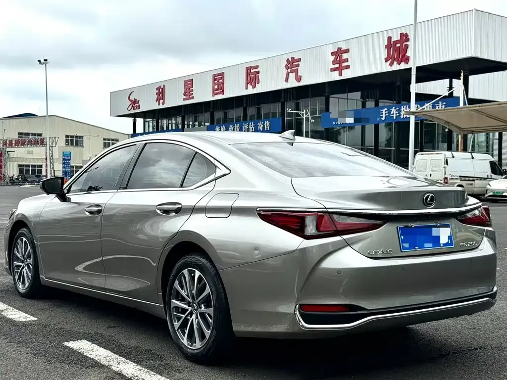 Lexus ES 2023 из CN, фото 2