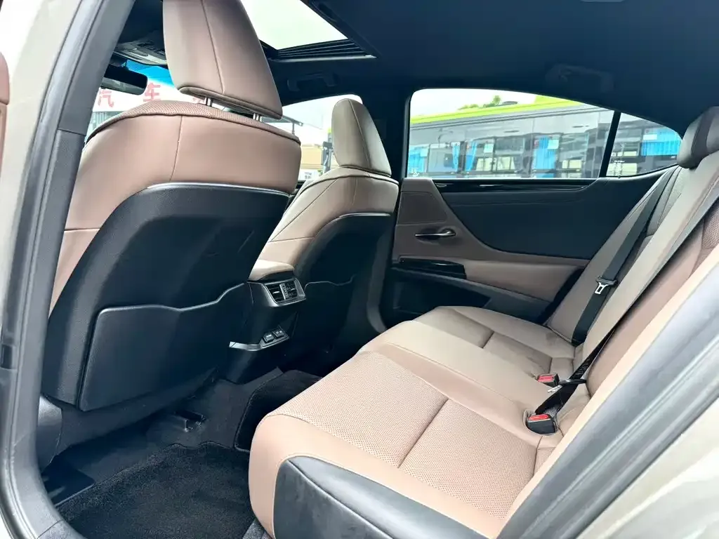 Lexus ES 2023 из CN, фото 3