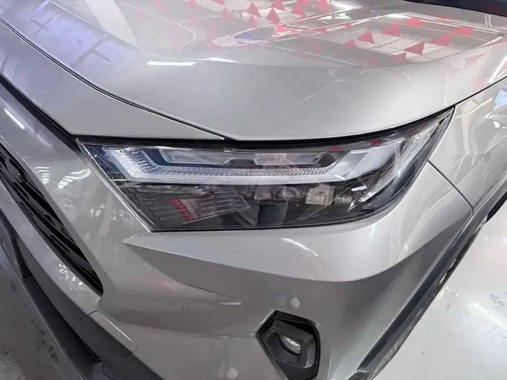 Toyota RAV4 — фото 3
