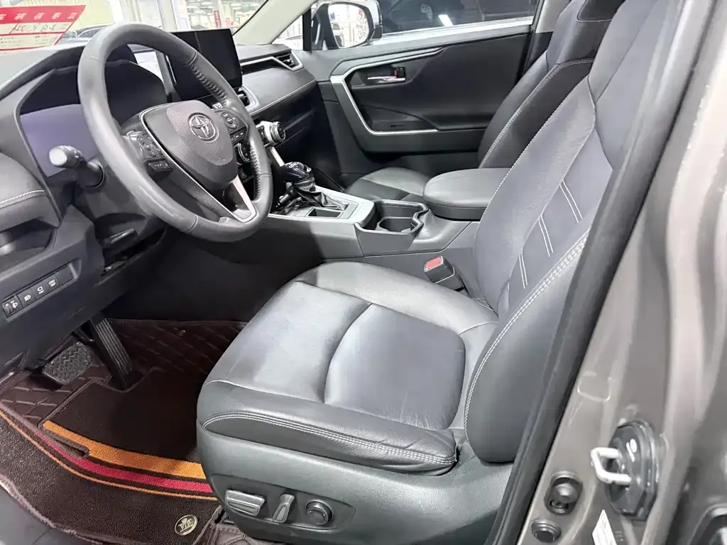 Toyota RAV4 — фото 10