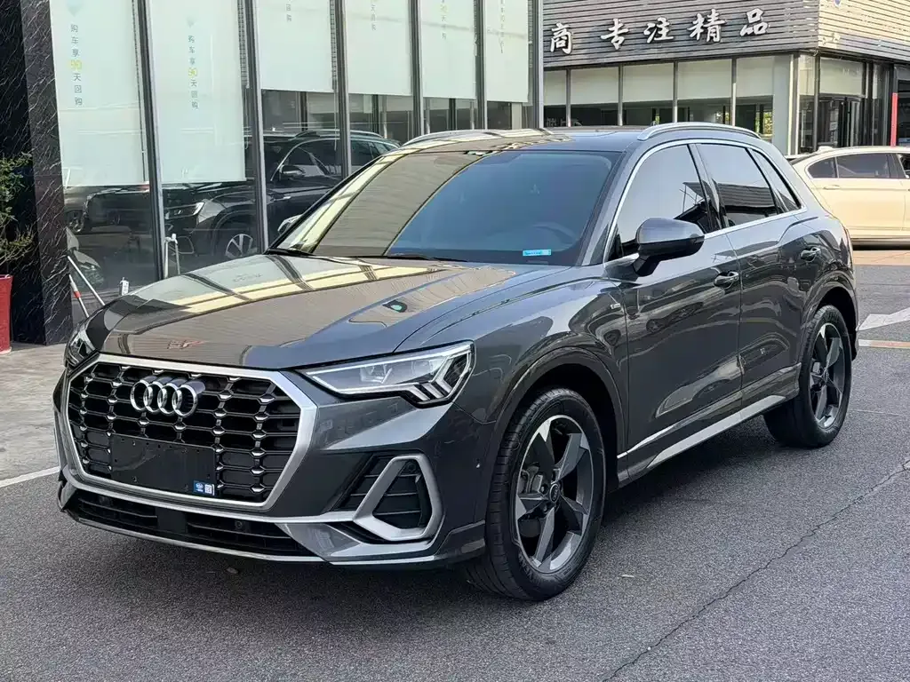 Audi Q3 — фото 1