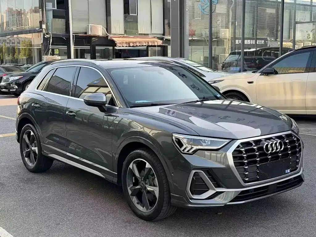 Audi Q3 — фото 10