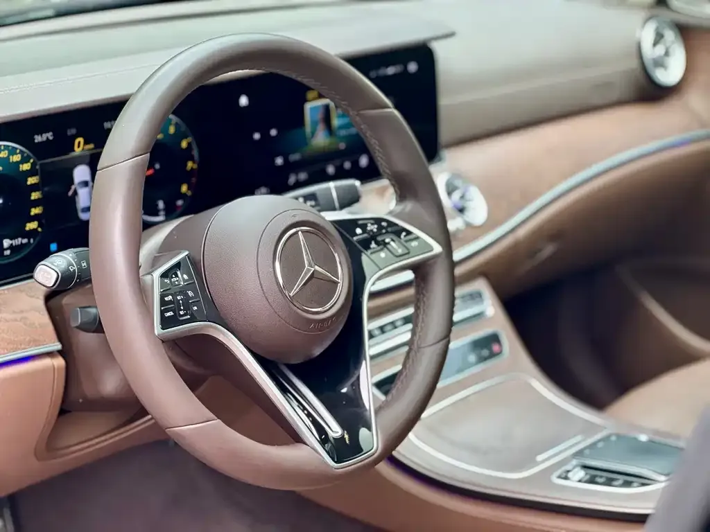 Mercedes-Benz E-Class — фото 4