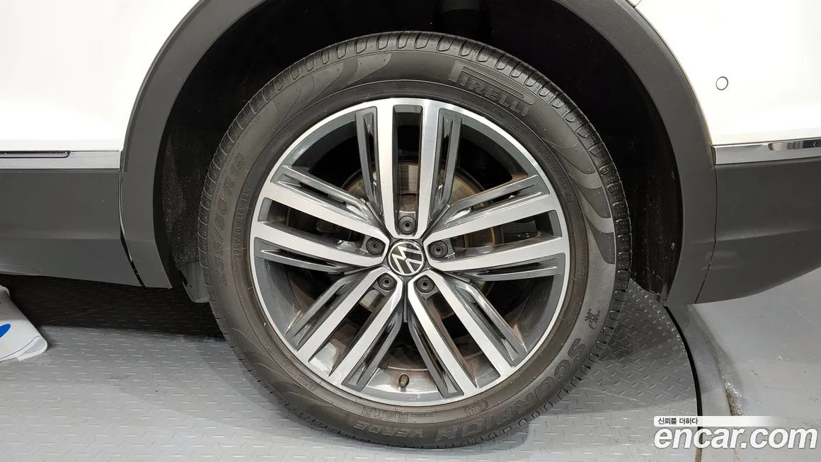 Volkswagen Tiguan — фото 8