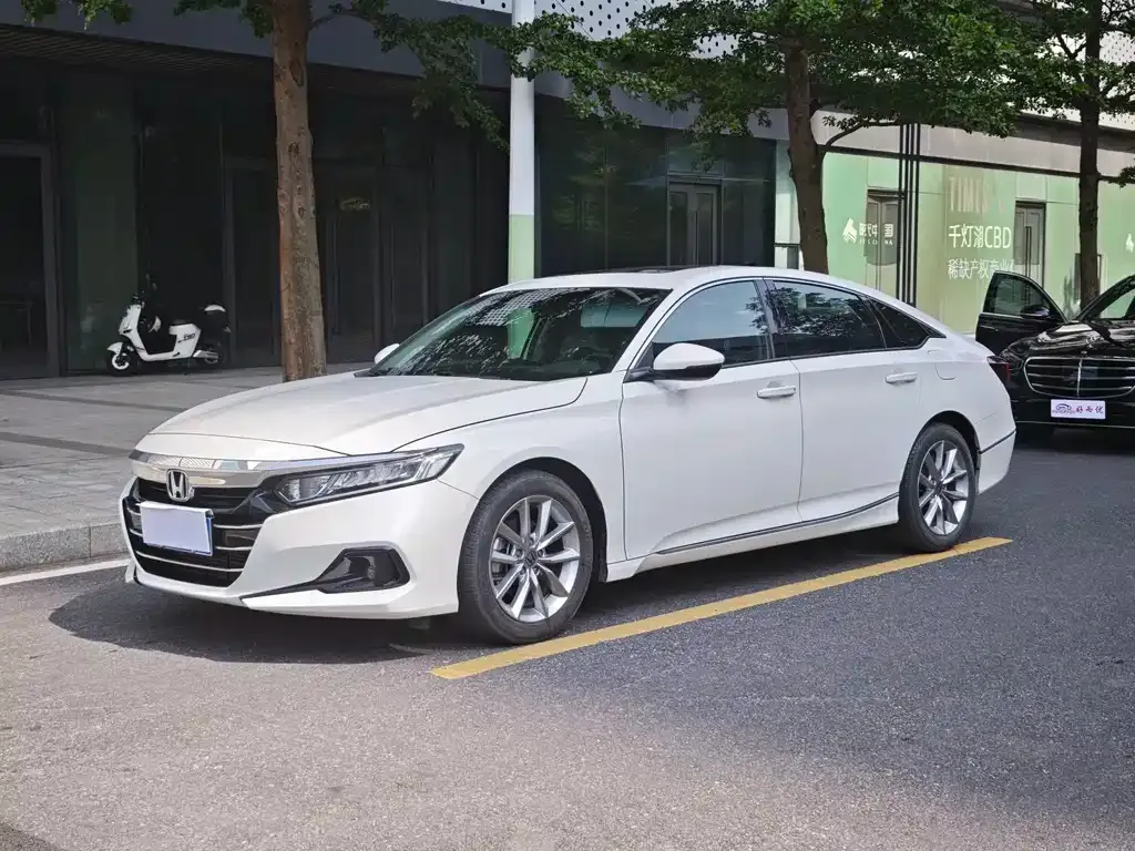 Honda Accord — фото 1