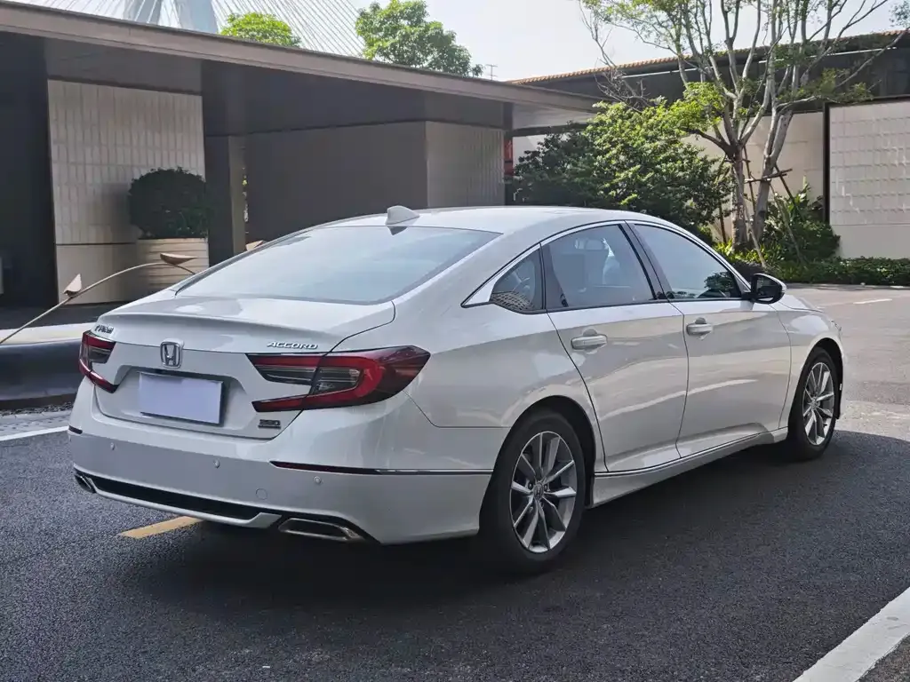 Honda Accord — фото 8