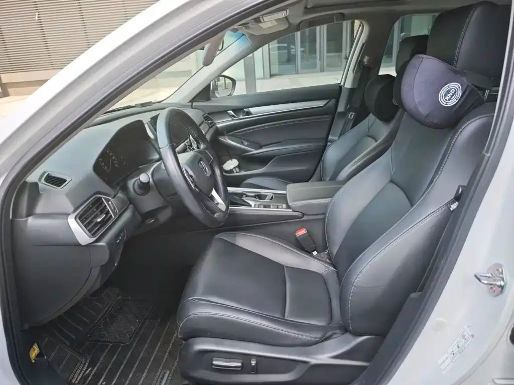 Honda Accord — фото 9