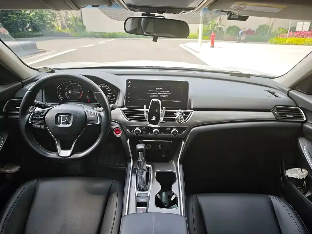 Honda Accord — фото 7
