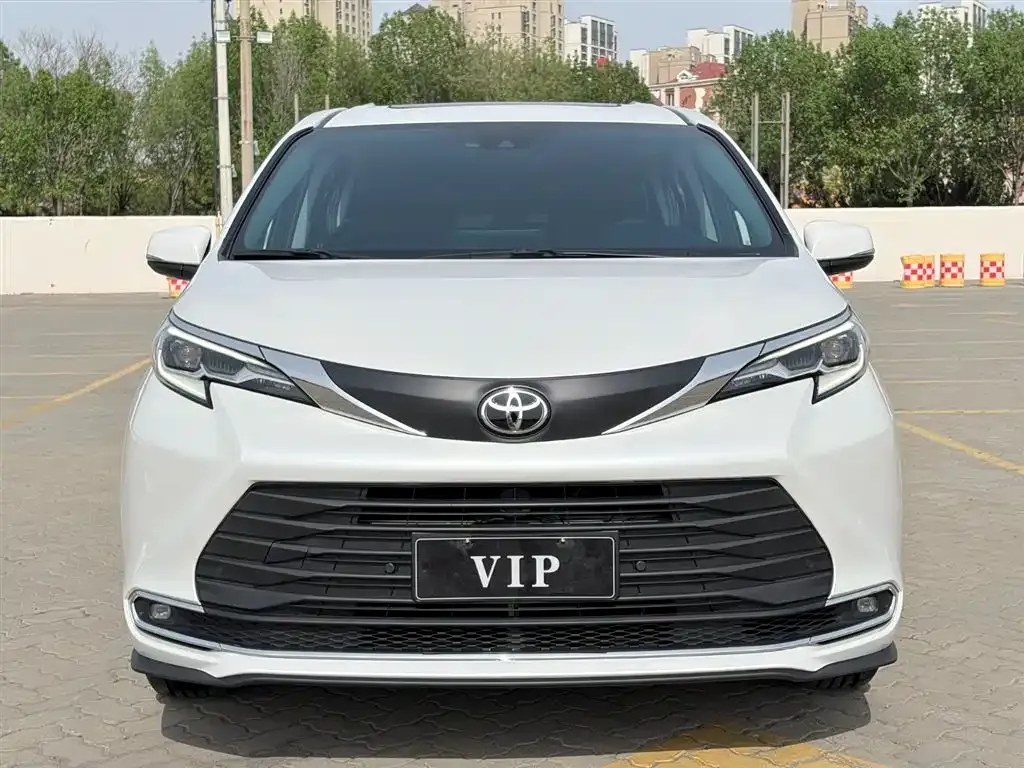 Toyota Sienna — фото 5