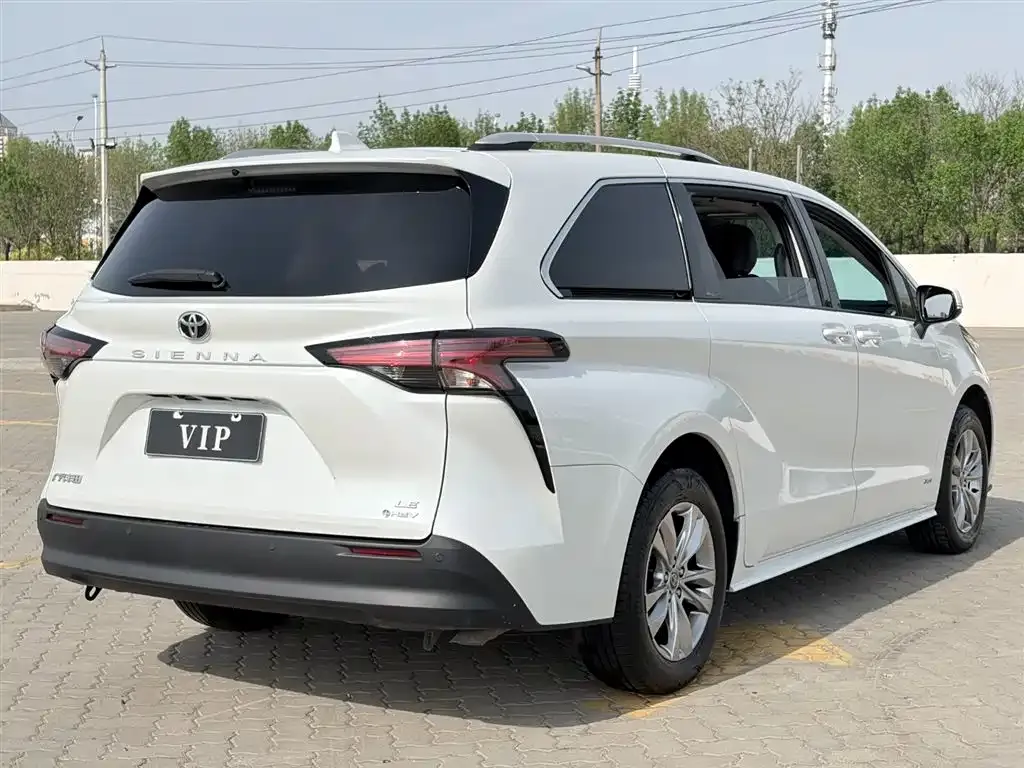 Toyota Sienna — фото 9