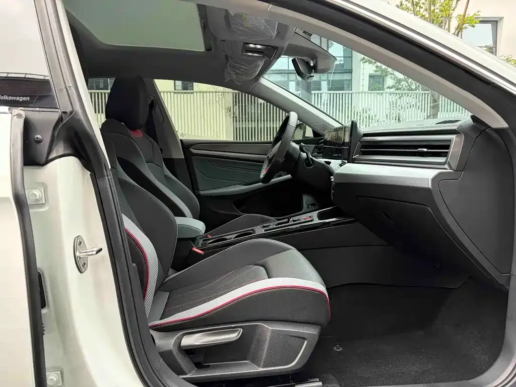 Volkswagen Lamando 2024 из CN, фото 7