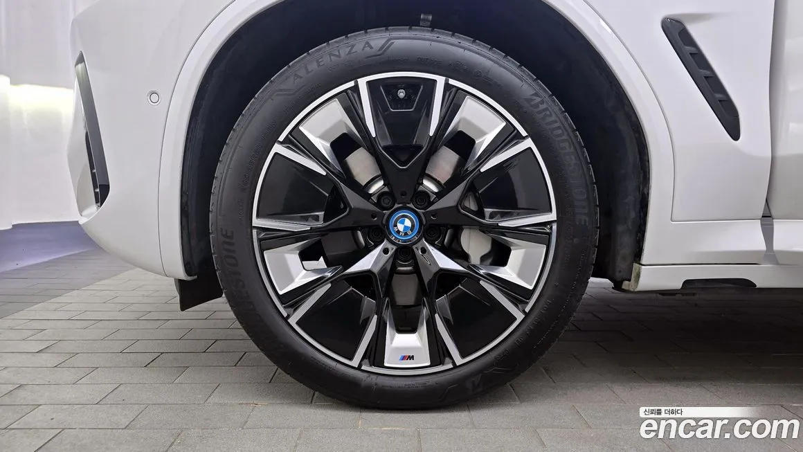 BMW iX3 — фото 10