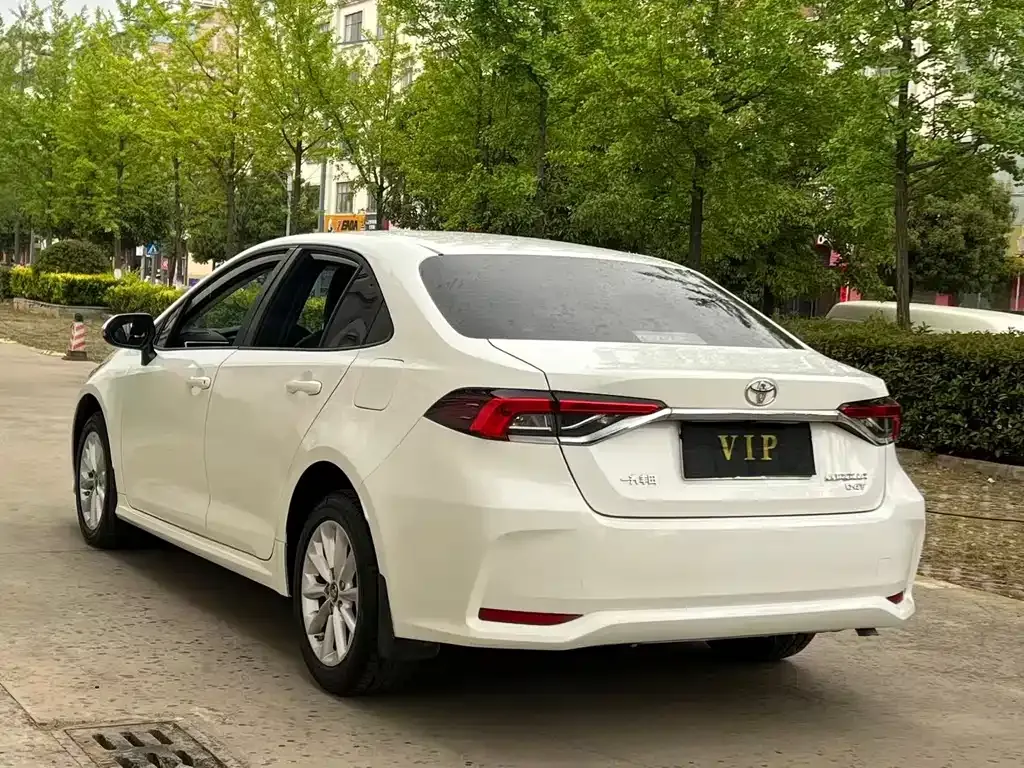 Toyota Corolla — фото 9