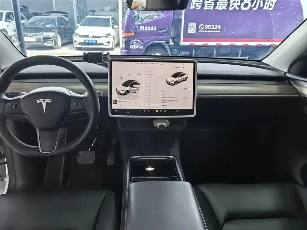 Tesla Model Y — фото 4