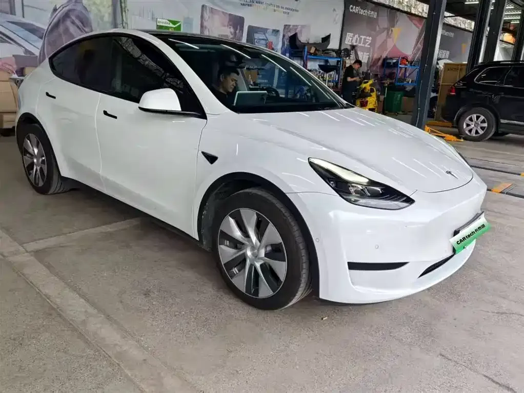 Tesla Model Y — фото 8