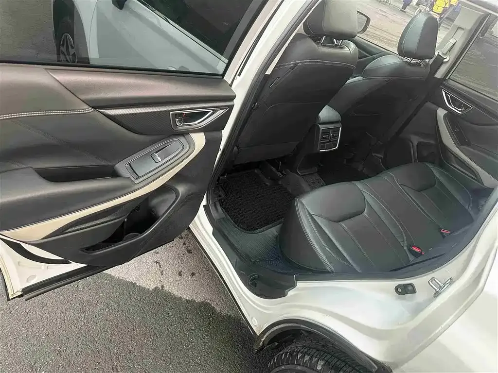 Subaru Forester — фото 10