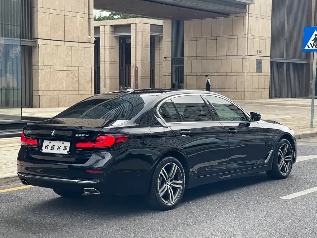 BMW 5 Series — фото 5