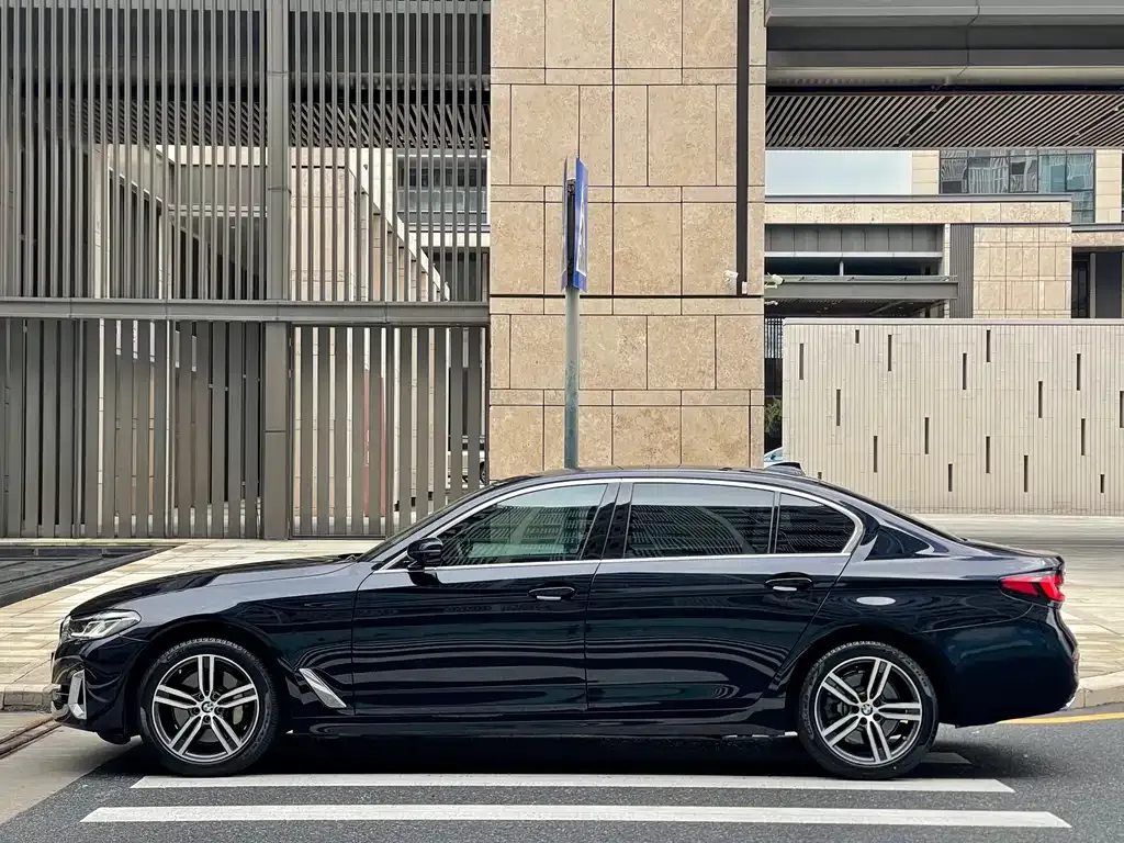 BMW 5 Series — фото 9