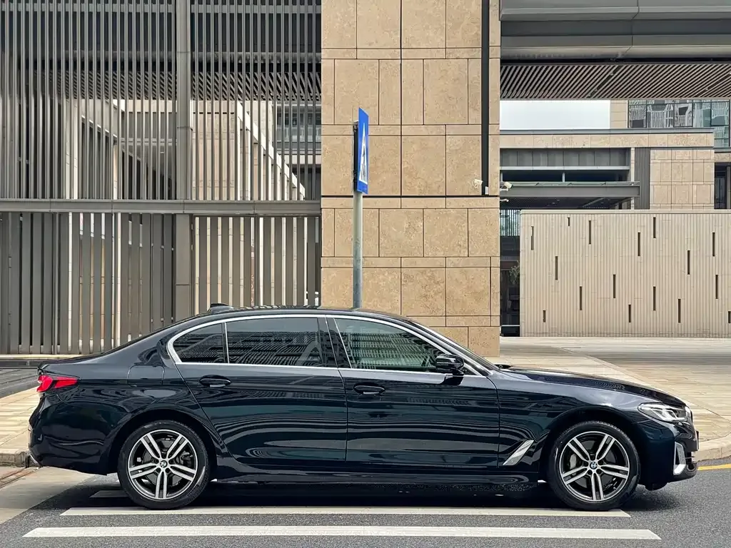 BMW 5 Series — фото 10