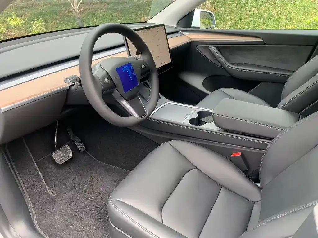 Tesla Model Y — фото 3