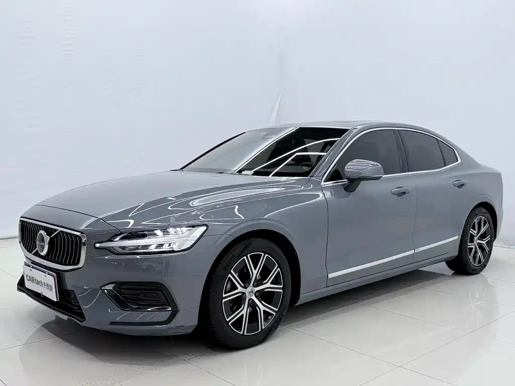 Volvo S60 — фото 1
