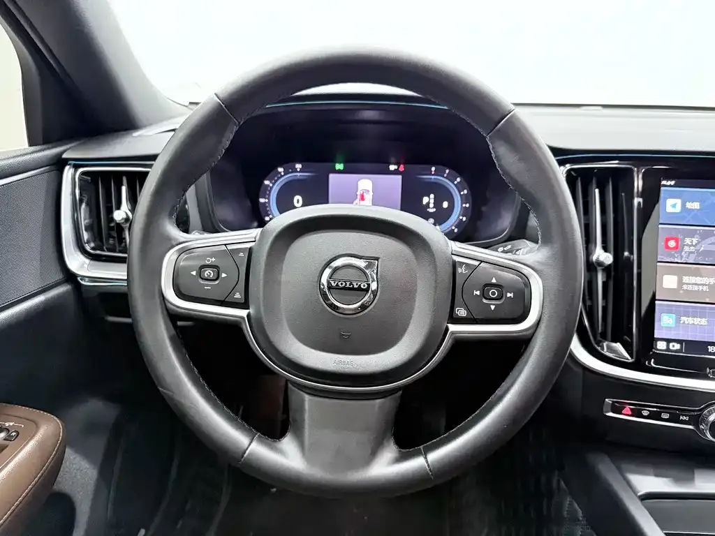 Volvo S60 — фото 10