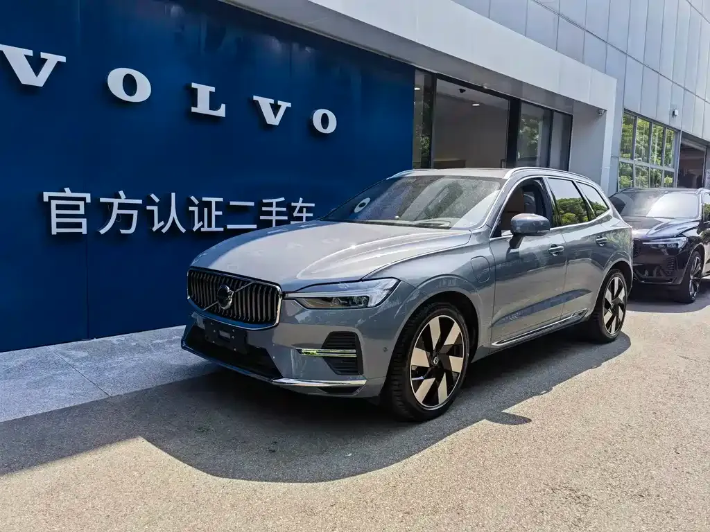Volvo XC60 PHEV — фото 1