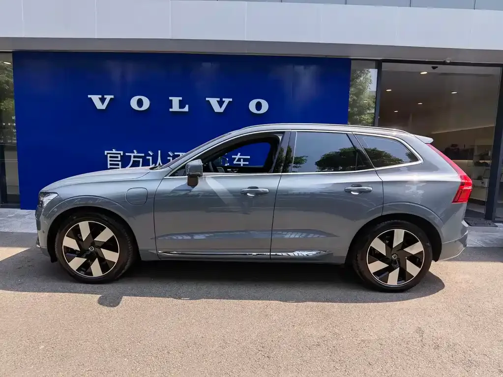 Volvo XC60 PHEV — фото 10