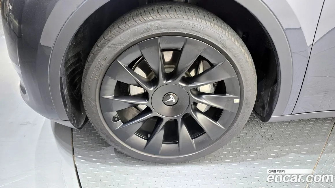 Tesla Model Y — фото 4