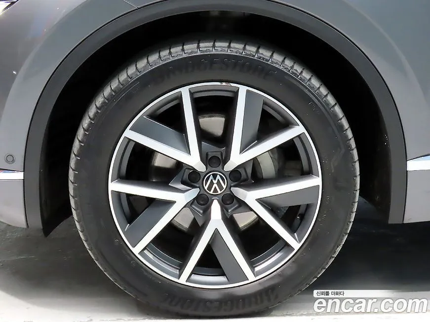 Volkswagen Touareg 2023 из KR, фото 8