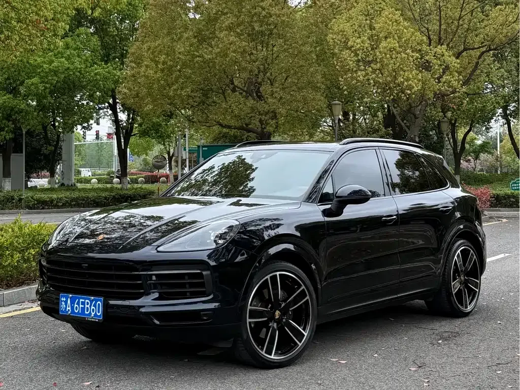 Porsche Cayenne — фото 1