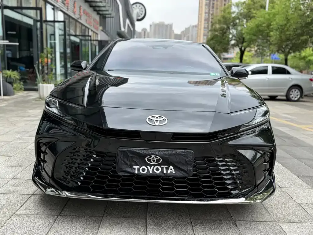 Toyota Camry — фото 3