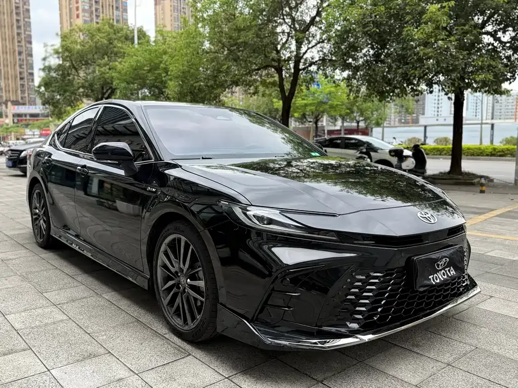 Toyota Camry — фото 7