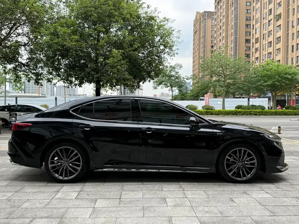 Toyota Camry — фото 9
