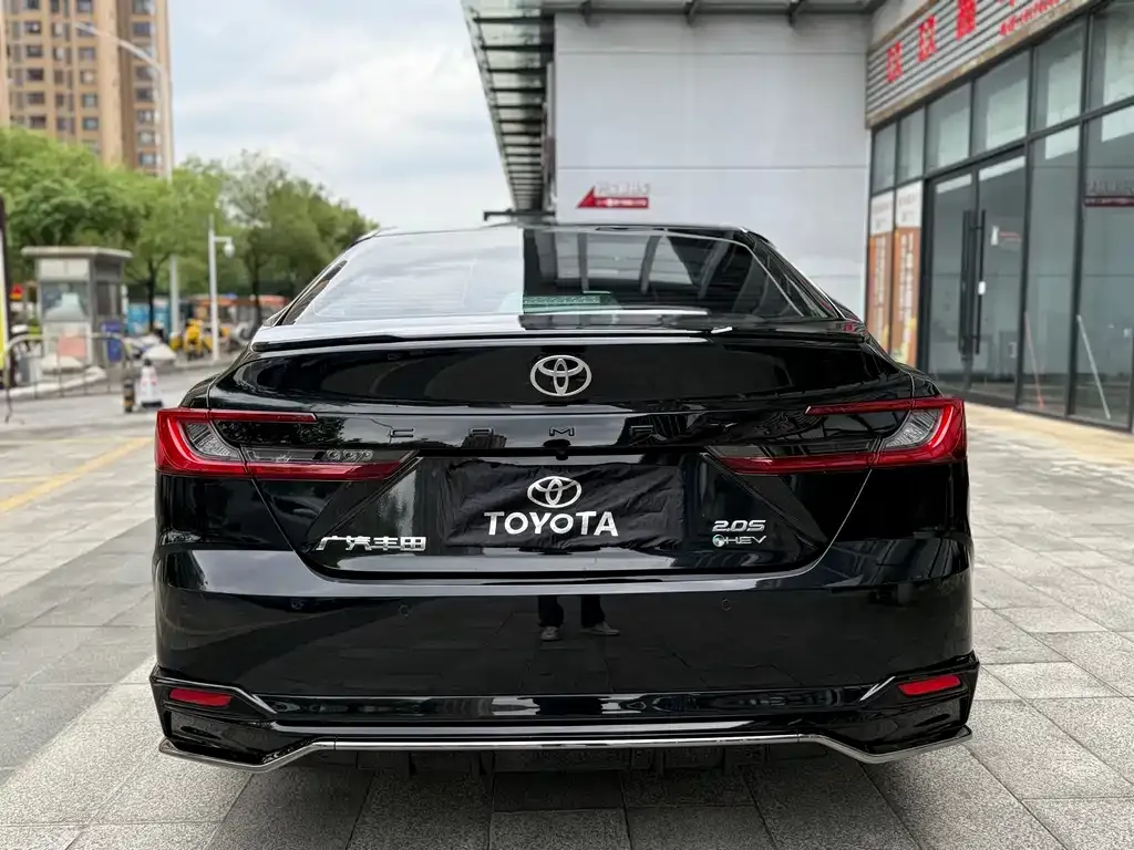 Toyota Camry — фото 4