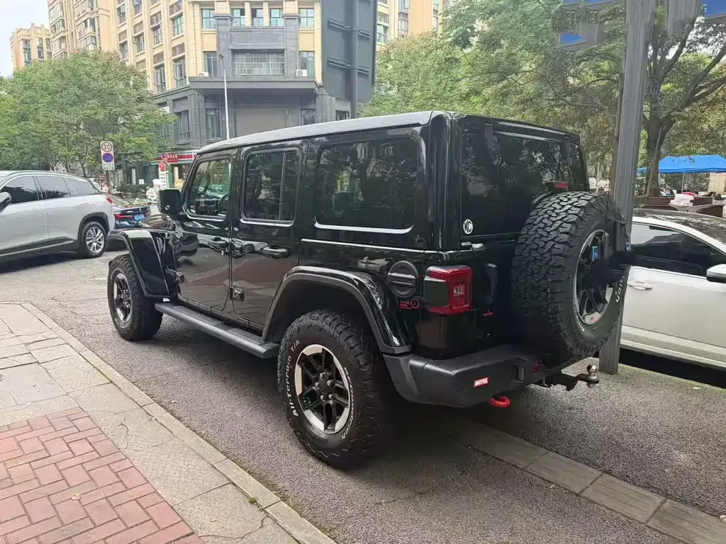 Jeep Wrangler — фото 10